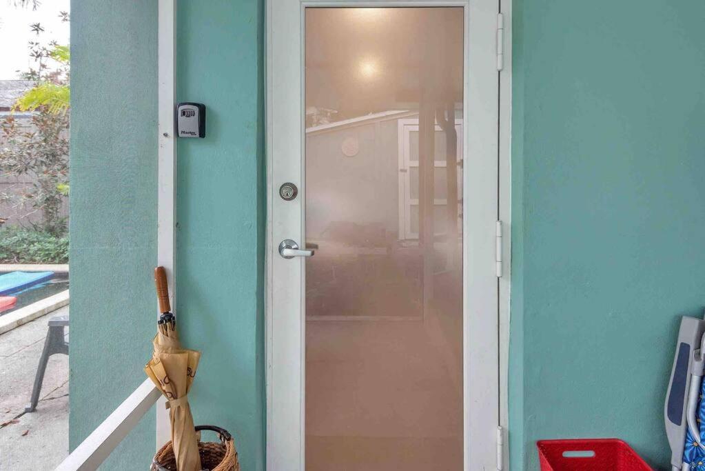 Charming Studio W Pool One Mile To Beach Pets Welcome Лейк-Уорт Экстерьер фото