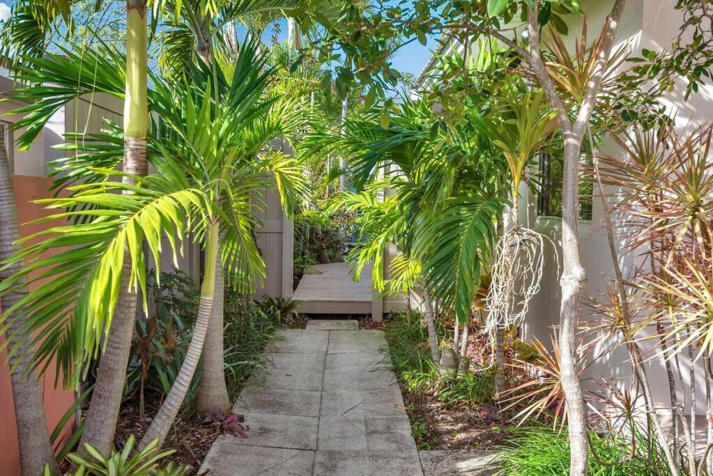 Charming Studio W Pool One Mile To Beach Pets Welcome Лейк-Уорт Экстерьер фото